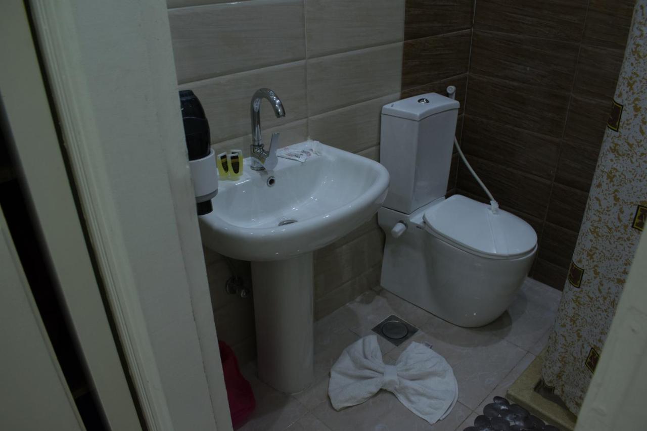 Crown Hotel Il Il Cairo Esterno foto